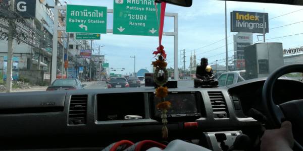 taxi from Pattaya to Bangkok